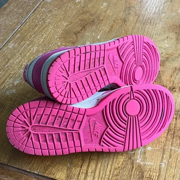 Nike Fuchsia and White Low-Top Sneakers - Picture 4 of 6